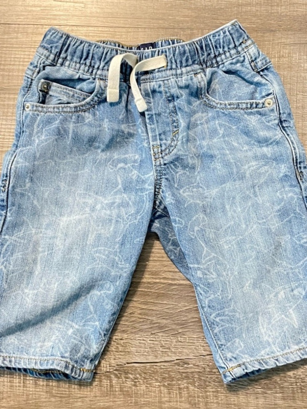 GAP Boys Denim Shorts Jorts Size Small 6/7 Shark Print Pull On ~ Pockets